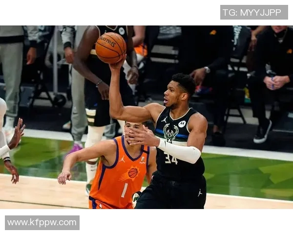 字母哥选择观望雄鹿夺冠前景拒绝提前续约引发热议